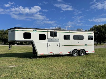 This luxury trailer has our deluxe package which includes our exclusive Glide across divider system, 4' tack room, 2 additional feet in length, and 2 additional drop down feed windows.